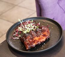 Свиные ребрышки, глазированные в фирменном соусе