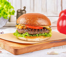 Бургер с картофелем фри, говядиной и сыром