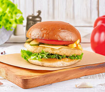 Бургер куриный с сыром и картофелем фри