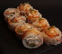 Ролл с лангустом и гребешком