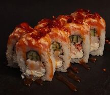 Ролл особый с опалённым лососем