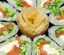  Гейша с луком и икрой