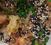 Рис с креветкой и соусом на выбор