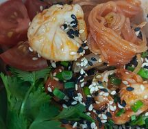 Фунчоза с креветкой и соусом на выбор