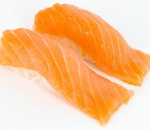 Суши с лососем