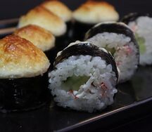 Запеченный ролл с крабом