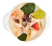 Том Кха с морепродуктами