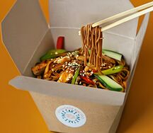 Соба с курицей в сеульском соусе