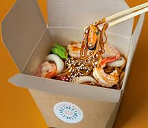 Удон с морепродуктами в соусе терияки-чили