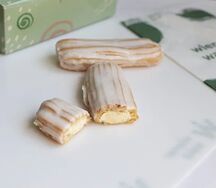 Эклер с ванильным кремом