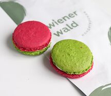 Макарон Фисташка-малина