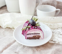 Десерт шоколадная ежевика