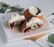 Улитка с маком и черникой