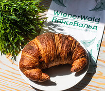 Круассан с сырным кремом и корицей