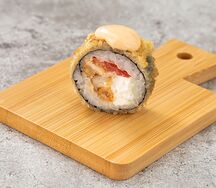 Зимний ролл с острым соусом