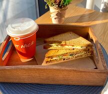 Сэндвич с курицей и беконом