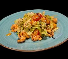 Салат с креветкой и манго