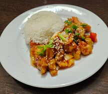 Курица с ананасами и рисом