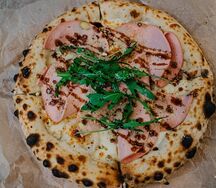 Мортаделла и фисташки