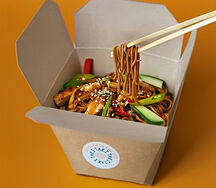 Соба с курицей в сеульском соусе