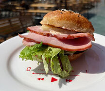 Пончик с прошутто котто