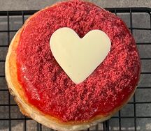 Донат Брусничный