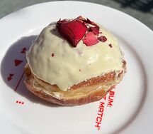 Пончик Клубника-банан