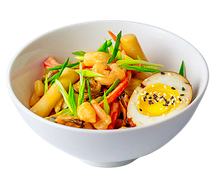 Токпокки с морепродуктами в сливочном соусе