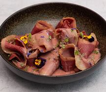 Говяжья разварная грудинка с фирменным рагу