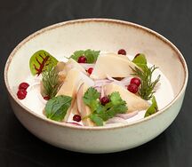 Белые грузди со сметаной и луком