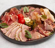 Ассорти домашних мясных деликатесов