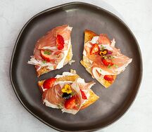 С хамоном и клубникой