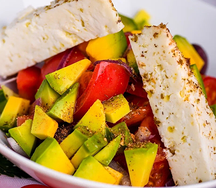 Греческий с авокадо большой