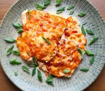 Куриное филе под шапкой моцареллы
