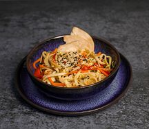 Лапша удон с курицей и соусом кимчи