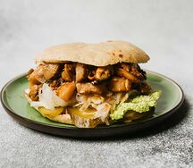 Рапанас с маринованными овощами