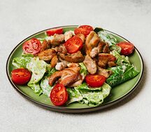 Салат Цезарь с курицей