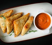 Рулетики с брынзой и помидорами