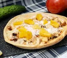 Пицца с ананасом