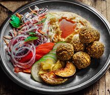Хумус с куриным кебабом