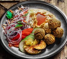 Хумус с куриным кебабом