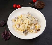 Феттуччине с грибами и курицей