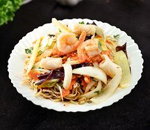 Жареный удон с морепродуктами