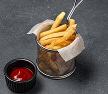 Картофель фри с кетчупом
