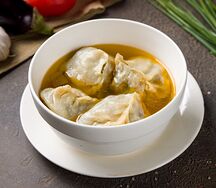 Манты с бульоном
