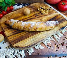 Рогалик с вишней