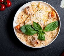 Фарфалле с лососем
