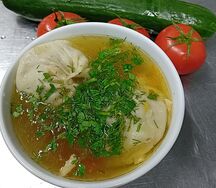 Манты с бульоном