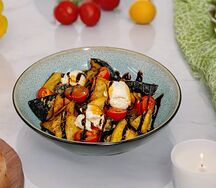 Теплый салат с хрустящими баклажанами