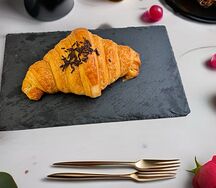 Круассан с шоколадом
